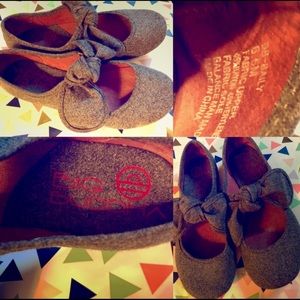 Big Buddha Bow Flats In Gray